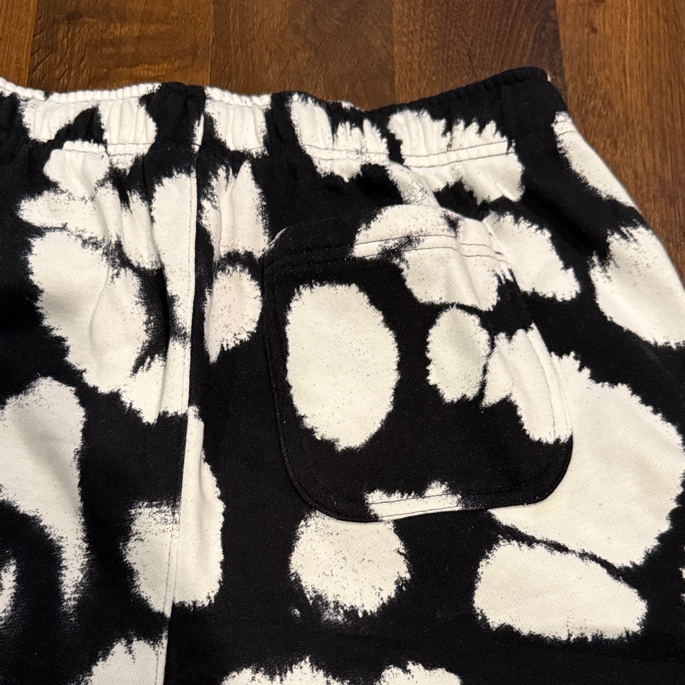 Nike Kids Black & White Athletic Sweat Shorts (size XL+) - Picture 6 of 8